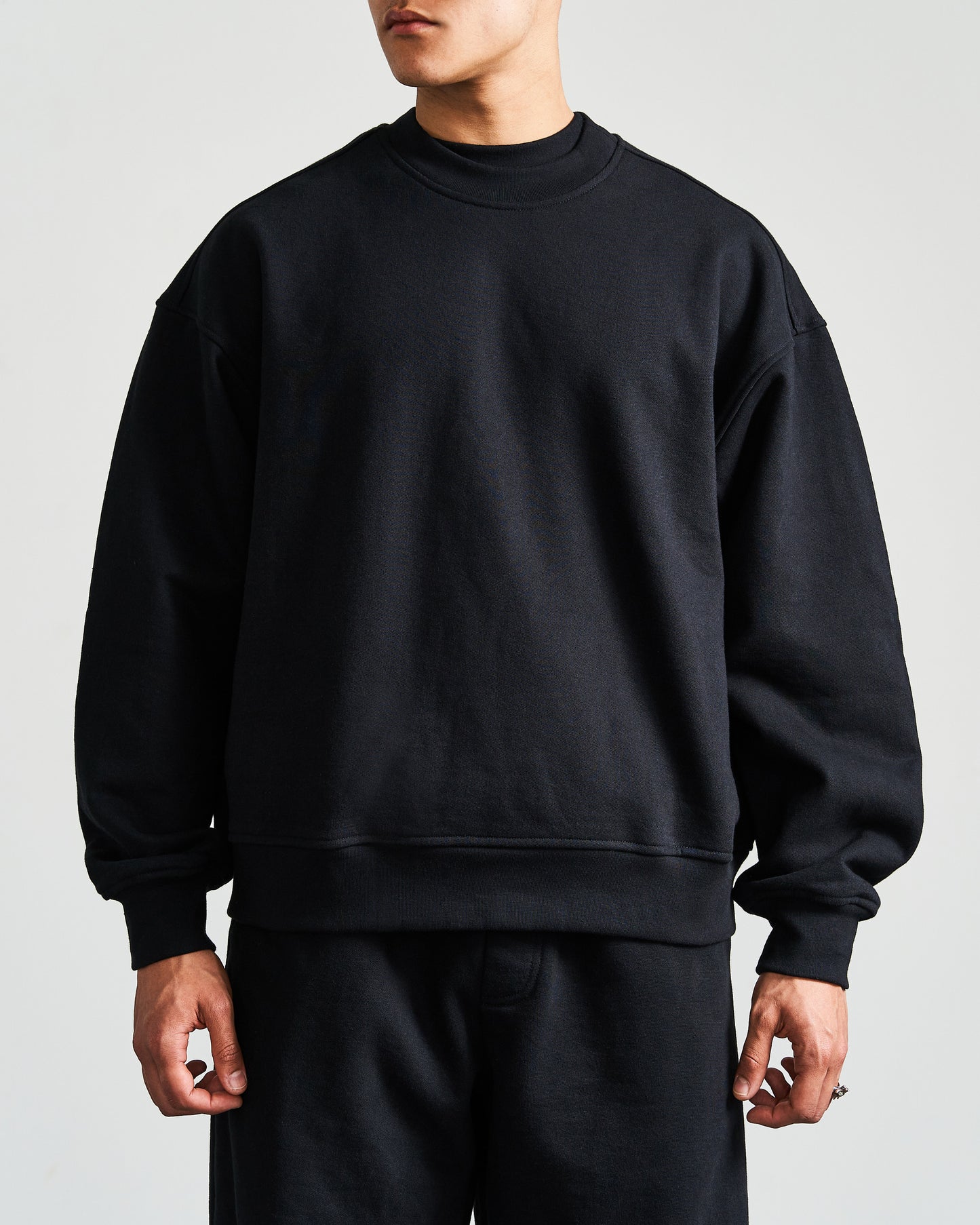 OVERSIZED SWEATSHIRT